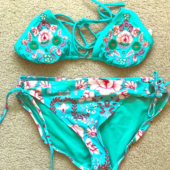 Floral 2 piece bathing suit. - Picture 1 of 2